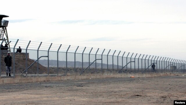 A general view shows the Natanz uranium enrichment facility in Natanz, south of Tehran, March 9, 2006. 
