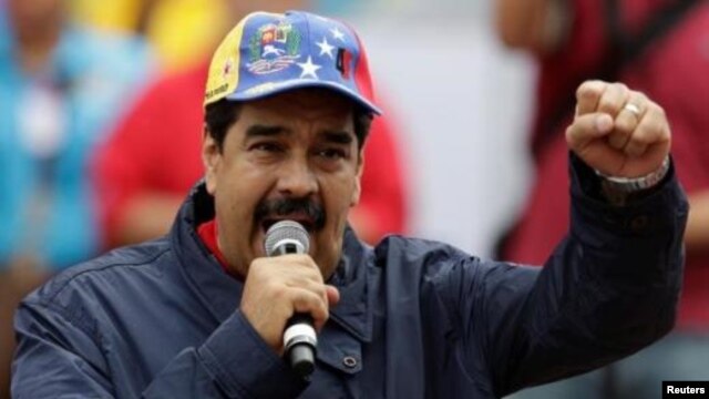 Ông Maduro nói rằng bất cứ chủ công ty nào cho nhà máy của họ ngưng hoạt động phải "rời khỏi nước", hoặc “phải cho tay vào còng và đưa vào trại cải tạo”.