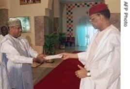 Ex-Niger Prime Minister presents his resignation to President Mamadou Tandja
