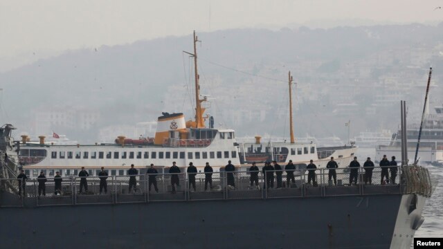 U.S. sailors stand aboard the USS Ross as it leaves from the port in Istanbul, Nov. 13, 2014.