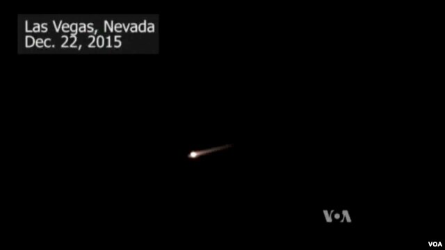 Roket Rusia yang terbakar sewaktu memasuki atmosfir bumi Selasa malam (22/12) terlihat di langit Arizona, Nevada dan California.
