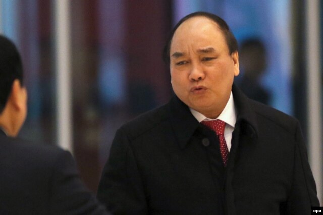 Thủ tướng Việt Nam Nguyễn Xuân Phúc yêu cầu sớm tìm ra nguyên nhân vụ cá chết hàng loạt.