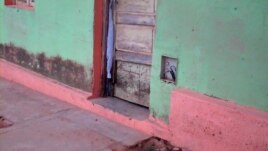 A casa onde Agostinho Neto viveu, nos anos 40, em Malanje, necessita de obras de conservação (VOA / Isaías Soares)