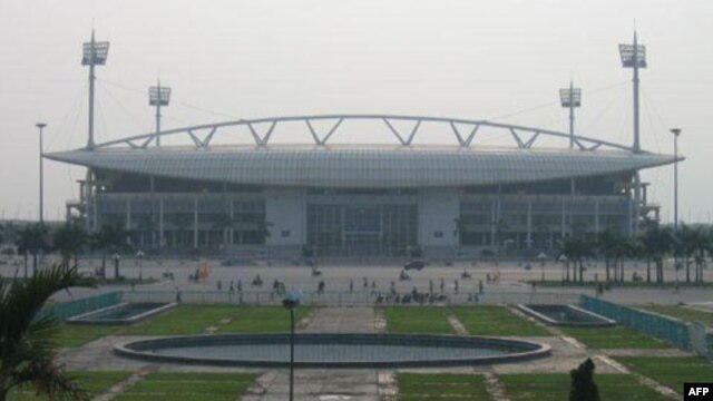 Một trong những cơ sở thể thao ở Việt nam là Sân vận động Mỹ Ðình ở Hà Nội có 40,192 chỗ ngồi