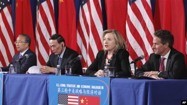 From left, Chinese State Councilor Dai Bingguo,  China's Vice Premier Wang Qishan, Secretary of State Hillary Rodham Clinton, and Treasury Secretary Timothy Geithner take part in a joint meeting of the US-China Strategic and Economic Dialogue, May 10, 201