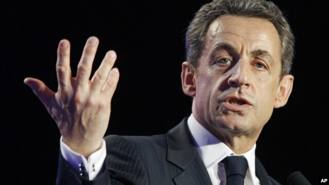 La decisión de Le Pen reduce las aspiraciones del presidente Nicolás Sarkozy a la reelección.