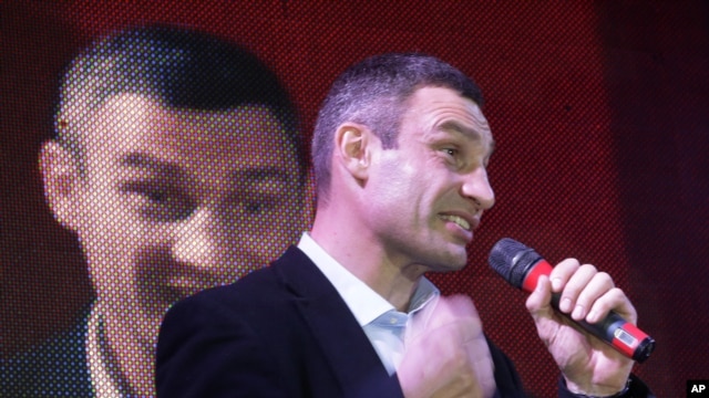 Ông Klitschko từ Đức trở về để tranh cử và đẩy quốc gia với 44 triệu dân này về phía châu Âu.
