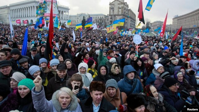 Dân Ukraina ủng hộ hội nhập châu Âu tham gia biểu tình tại quảng trường Độc lập trong thủ đô Kiev ngày 12 tháng một năm 2014. 