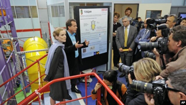 France's Ecology, Transport and Housing Minister Nathalie Kosciusko-Morizet (L) visits the French Alternative Energies and Atomic Energy Commission CEA in Gif-sur-Yvette near Paris, June 7, 2011