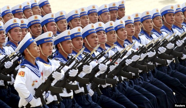 Lực lượng hải quân Việt Nam diễu hành trong lễ Quốc khánh tại Quảng trường Ba Đình ở Hà Nội.