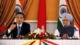 Chinese Premier Li Keqiang (L) speaks with the media as India