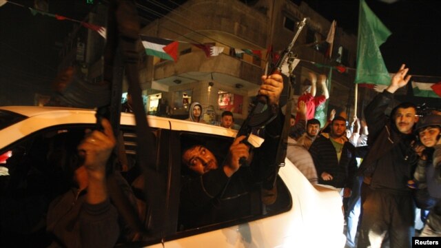 Piştî ragihandina agirbestê, rûniştvanên Gaza’yê jibo pîrozbahîyê rijîyan kolanan