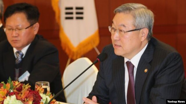 13일 외교부청사에서 열린 정책자문위원회 전체회의에서  발언하는 김성환 한국 외교통상부 장관.