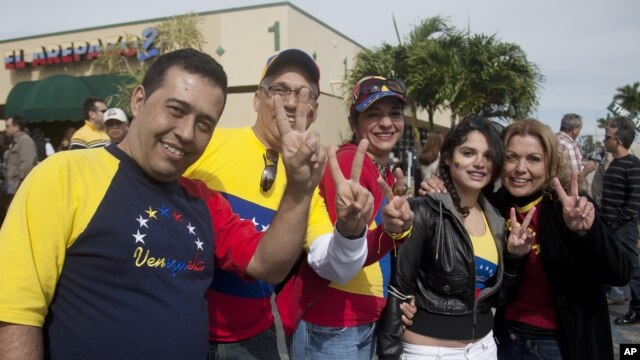 Miami y sus alrededores son uno de los distritos más importantes, tanto dentro como fuera de Venezuela, donde unas 20.000 personas están registradas en los rodillos. La comunidad venezolana ha crecido de manera significativa en el estado en los últimos años