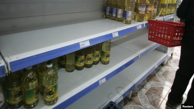 Determinados productos o marcas sólo se compran en tiendas pequeñas, que pueden burlar los controles de precios.