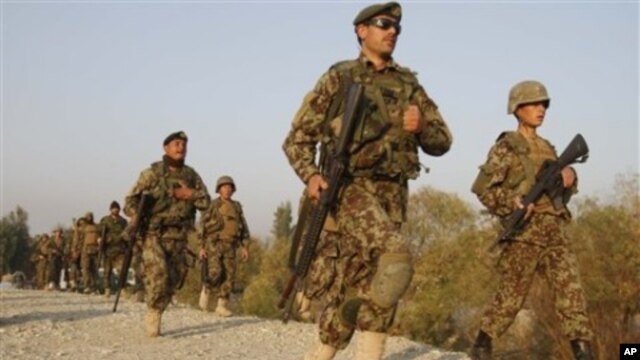 Afghan National Army soldiers rush towards the site of a gunbattle near the Jalalabad military air base in Jalalabad, east of Kabul, Afghanistan, 13 Nov 2010
