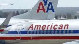 Una de las aeronaves pertenece a la empresa American Airlines.