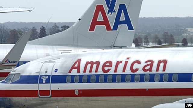 Una de las aeronaves pertenece a la empresa American Airlines.