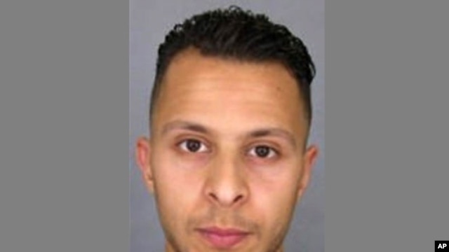 Salah Abdeslam es capturado herido, pero vivo.