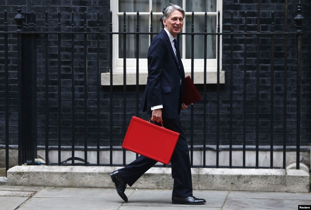 Hammond Says UK Financial Services Cannot Be Replicated - Voice of America