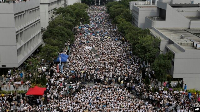 Students demonstrate at the Chinese University of Hong Kong campus in Hong Kong, Sept. 22, 2014. 