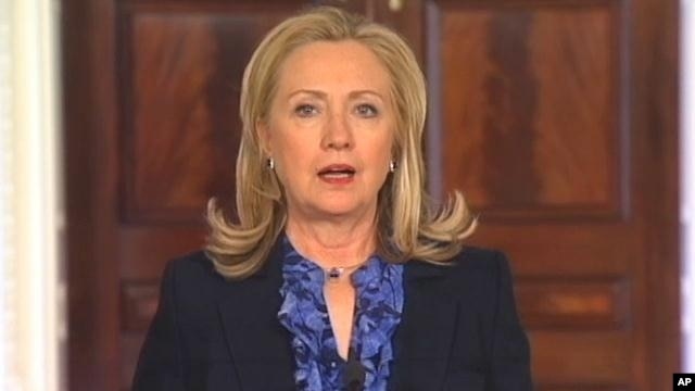 Secretary of State Hillary Clinton announces the easing some U.S. sanctions against Burma, April 4, 2012. 