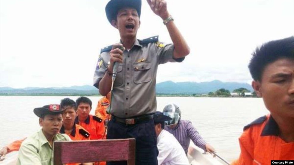 ျမစ္ကမ္းေဘးရွိ အိမ္ေျခ အိမ္ေထာင္စုမ်ားအား ေရေဘးအႏၱရာယ္ ကင္းေ၀းေရး ေဆာ္ၾသမႈမ်ား လိုက္လံေဆာင္ရြက္ (ဓာတ္ပံု-MOI)