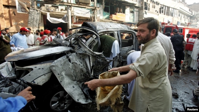 Security officers collect evidence from the site of a suicide bomb attack in Peshawar, November 7, 2012. 