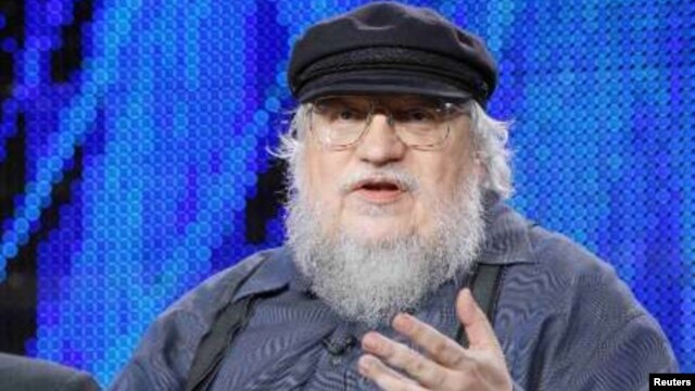 La popular saga literaria del género fantástico es escrita por George R.R. Martin.