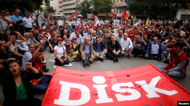 Members of the Confederation of Revolutionary Trade Unions of Turkey (DISK) take part in a protest in central Ankara, June 17, 2013. 
