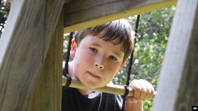 Un niño que padece del síndrome de Asperger juega en Falmouth, Maine. El síndrome fue retirado este fin de semana de la guía psiquiátrica en Estados Unidos.