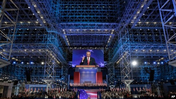 جو پوتیستا لحظاتی قبل اعلام کرد که هیلری کلنتن به هواخواهنش سخنزانی نمی کند.