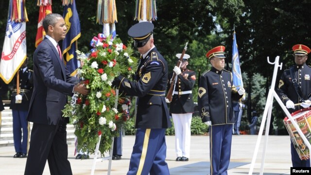 Tổng thống Obama nói rằng ngày lễ này là thời khắc để đất nước tuyên dương những người hy sinh tính mạng và tái xác nhận cam kết chăm sóc những người trở về. 