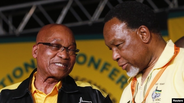 Jacob Zuma (à g.) et l'homme qui tente de lui succéder, le vice-président Kgalema Motlanthe