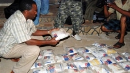 Authorities seize an illegal supply of heroin in Kenya (photo from March 2011) 