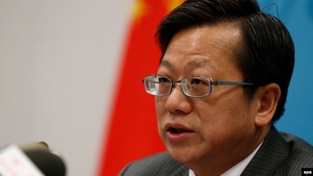Ông Từ Hồng, Tổng Giám đốc Cơ quan Hiệp ước và Luật pháp thuộc Bộ Ngoại giao Trung Quốc, trong buổi họp báo tại Bộ Ngoại giao Trung Quốc ở Bắc Kinh ngày 12/5/2016. 