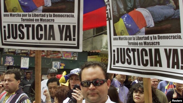 Marcha contra el presidente Hugo Chávez exigiendo justicia en Venezuela. El ex magistrado Eladio Aponte confirmó la existencia de presos políticos en Venezuela.
