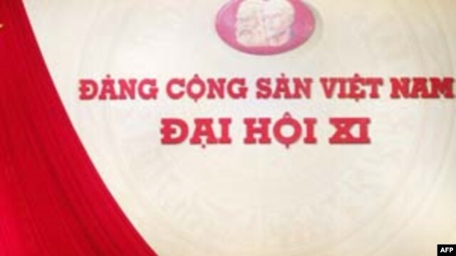 Các đại biểu tham dự lễ khai mạc Đại hội lần thứ 11 của Đảng Cộng sản Việt Nam