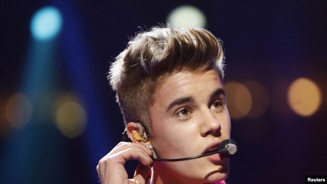 Singer Justin Bieber performs during the Z100 Jingle Ball at Madison Square Gardens in New York, December 7, 2012.