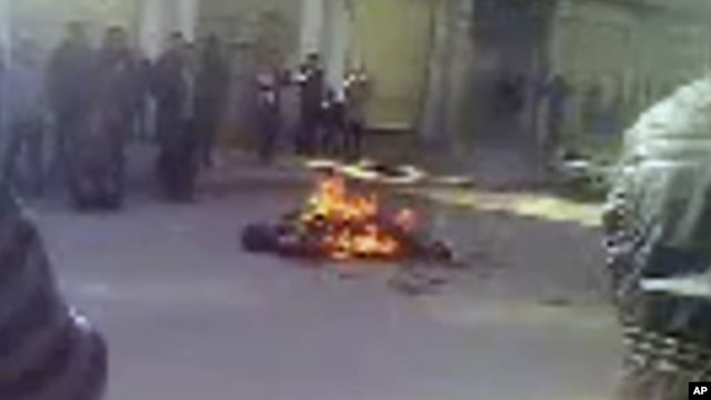 Video-still from activist group claims to portray self-immolation of Sonam Thargyal, a 44-year-old farmer, Qinghai province, China, March 23, 2012 (file image).