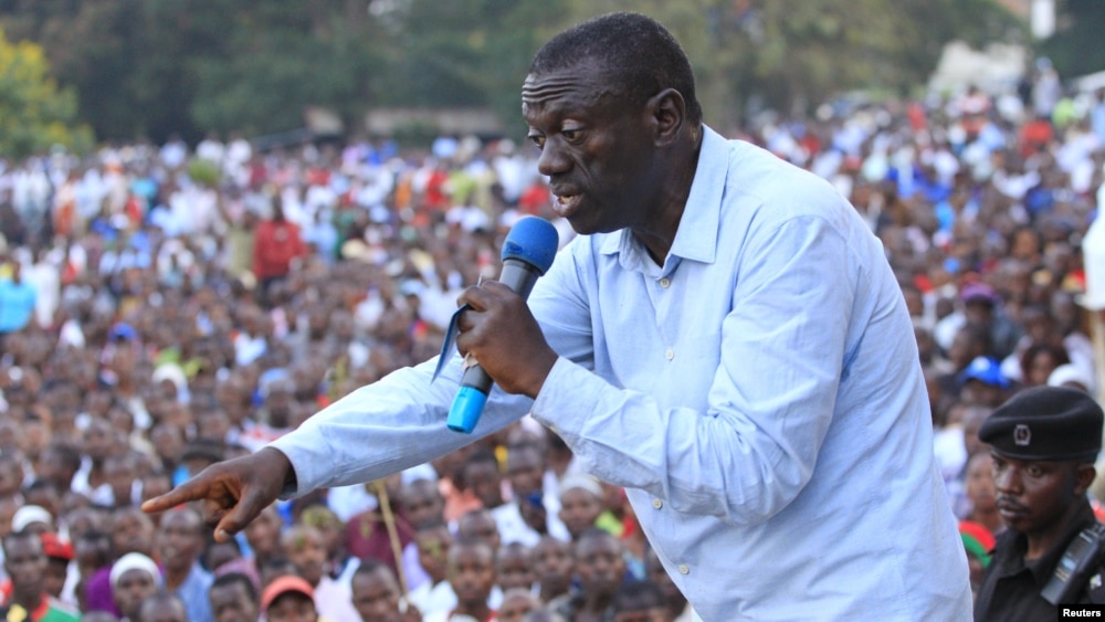 Kiongozi wa chama cha upinzani cha FDC huko Uganda, Dr.Kizza Besigye. 