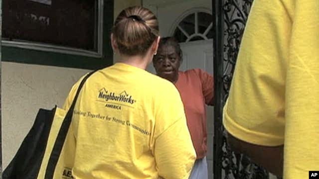 Law students from Florida A&M University go door to door offering help to homeowners facing foreclosure.