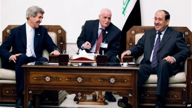 Ngoại trưởng Mỹ John Kerry gặp Thủ tướng Iraq Nouri al-Maliki (phải) tại Baghdad, ngày 24/3/2013.