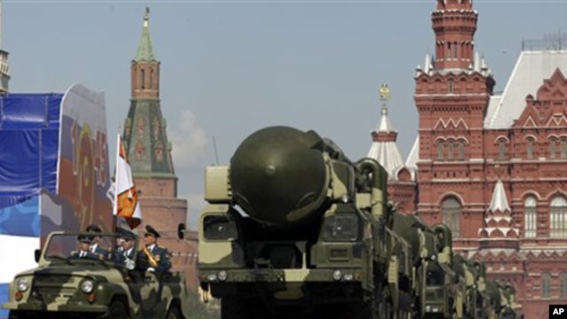 Russia's Topol intercontinental ballistic missiles in Moscow's Red Square, May 2009 (file photo).