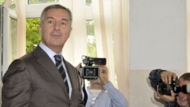 Predsednik Demkratske partije socijalista Milo Đukanović glasa na parlamentarnim izborima u Crnoj Gori, 14. oktobra