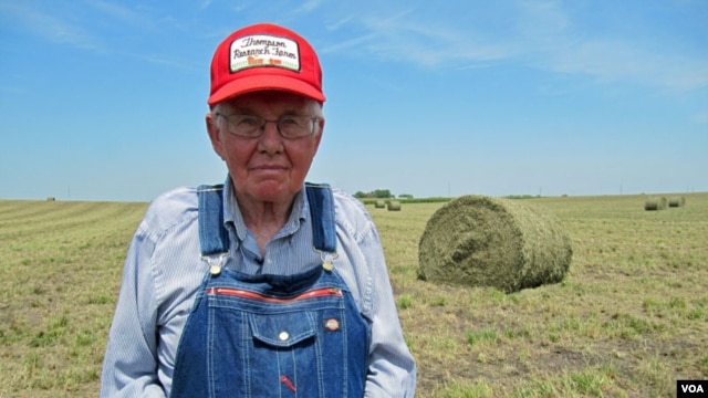 Iowa farmer Dick Thompson uses crop diversity to survive droughts and other natural disasters. (Photo: Steve Baragona)