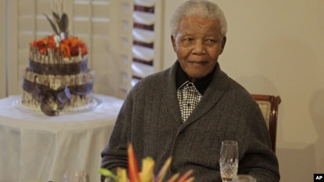  Nelson Mandela celebrando os 94 anos em 18 de Julho passado.