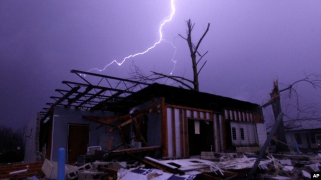 Fuertes tormentas y tornados han azotado el sur y el centro de Estados Unidos.