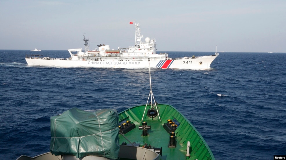 Tàu tuần duyên Trung Quốc và Việt Nam "vờn" nhau trên biển Đông hồi giữa năm 2014, khi quan hệ hai nước trở nên căng thẳng vì giàn khoan dầu HD 981. 