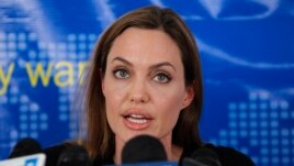 Jolie promovon filmin për luftën në Bosnjë